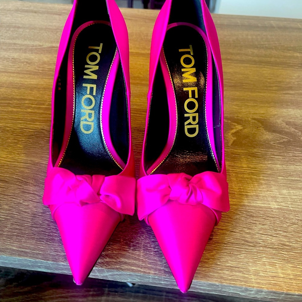 AUTHENTIC  Satin Tom Ford Pumps!